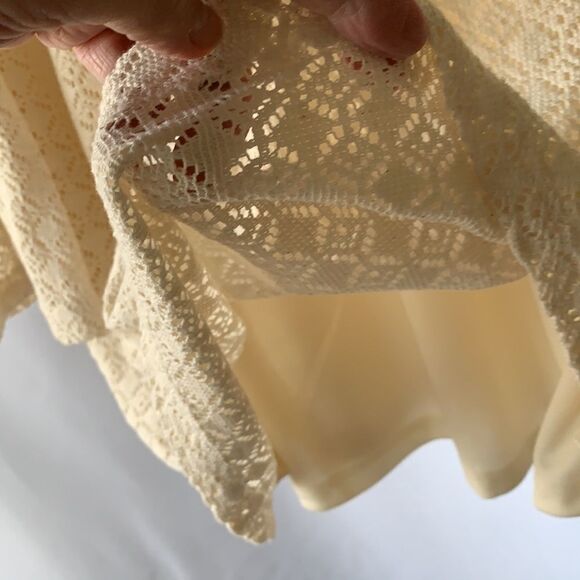 Momma tried by Judith March size large dress w/embroidery detail & bell sleeves - Picture 6 of 9